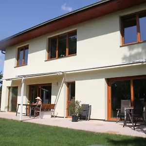 Apartament Lovely Apartment, Garden, Parking, Wifi, Netflix, Praga